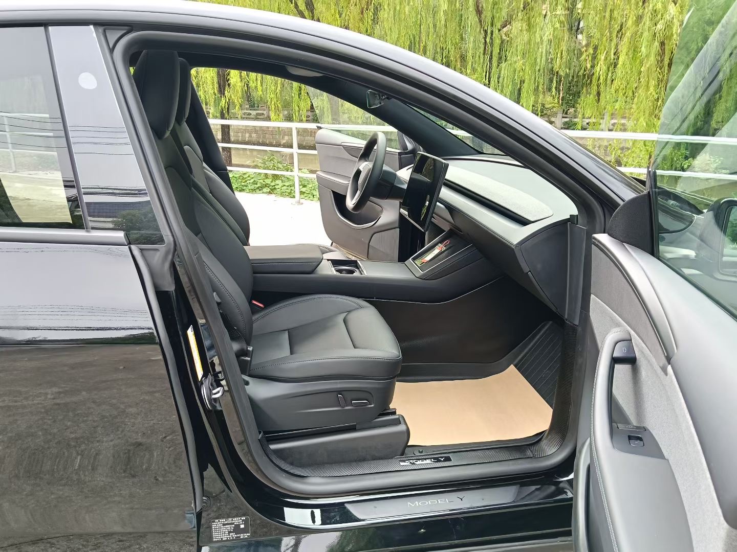 Tesla Model Y 2026 #5 Tesla Model Y 2026 car image #5
