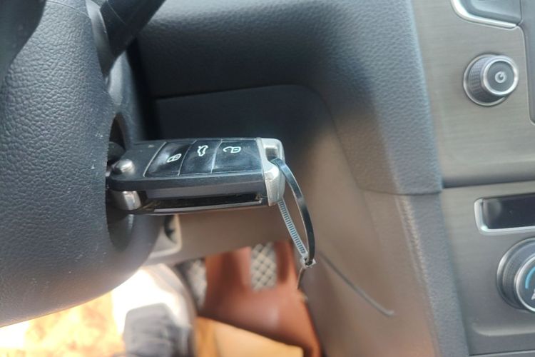 Volkswagen Golf 2016 car image #9