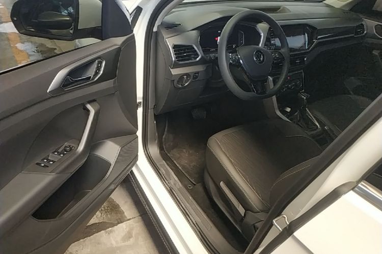 Volkswagen T-Cross 2023 #16 Volkswagen T-Cross 2023 car image #16