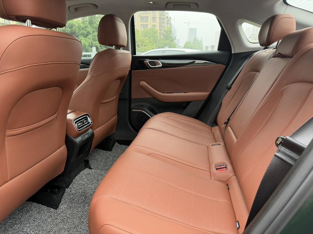 GEELY Emgrand 2025 #17 GEELY Emgrand 2025 car image #17