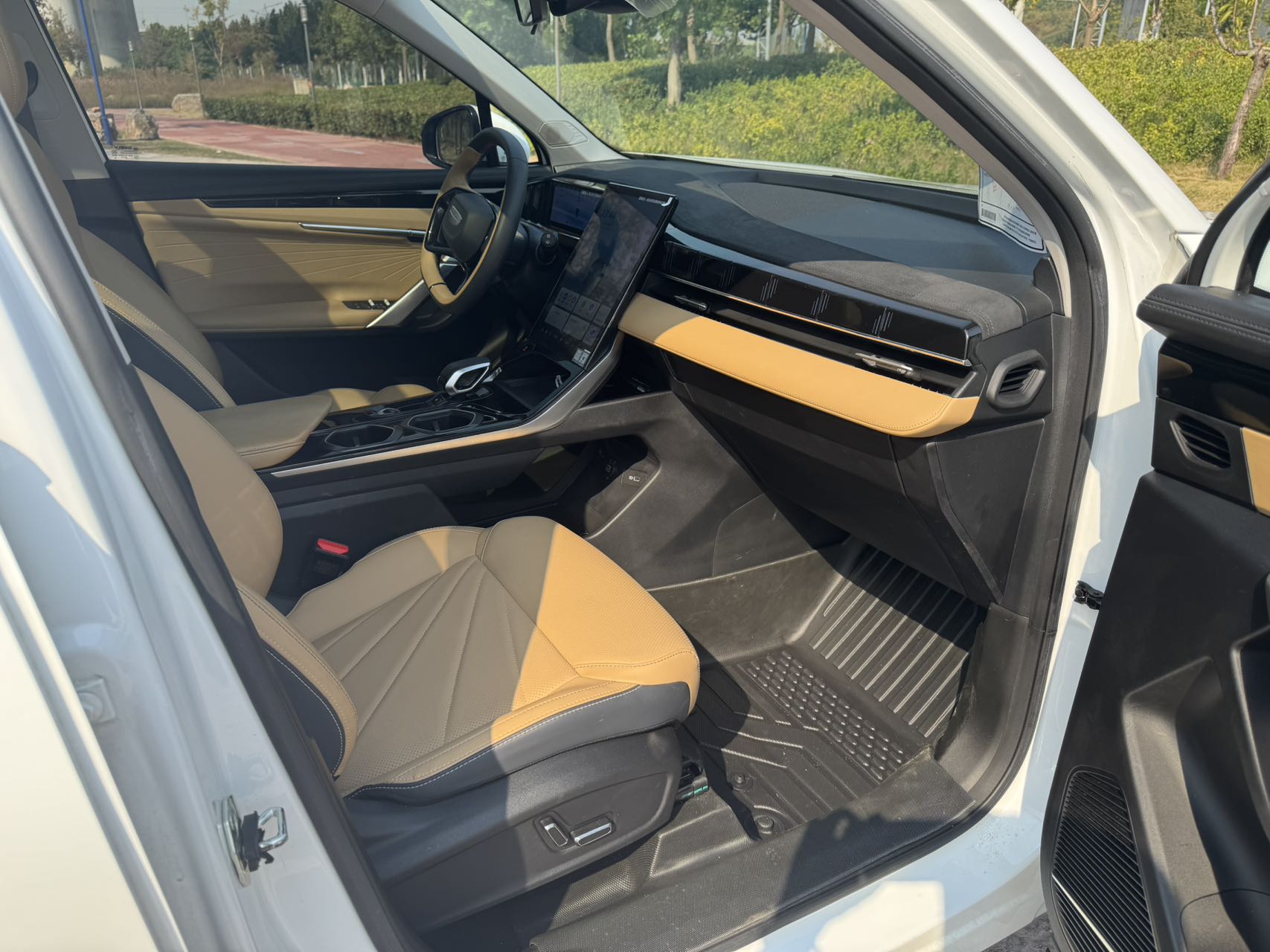 GEELY Boyue L 2023 car image #14