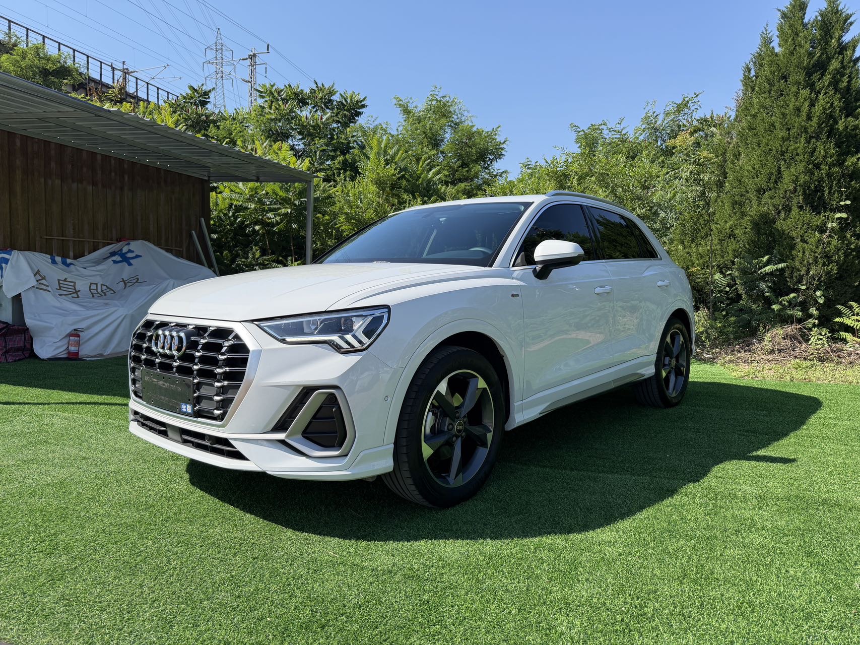 Audi Q3 2023 car image 