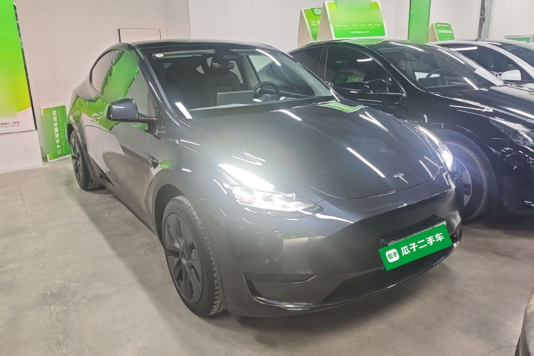 Tesla Model Y 2024 #4 Tesla Model Y 2024 car image #4