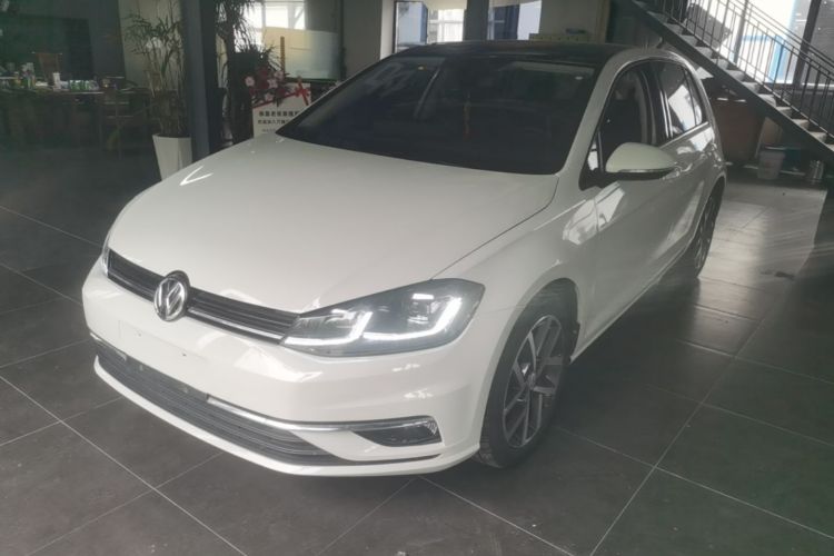 Volkswagen Golf 2020 car image #2