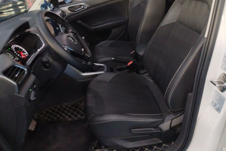 Volkswagen T-Cross 2021 immagine di auto #19