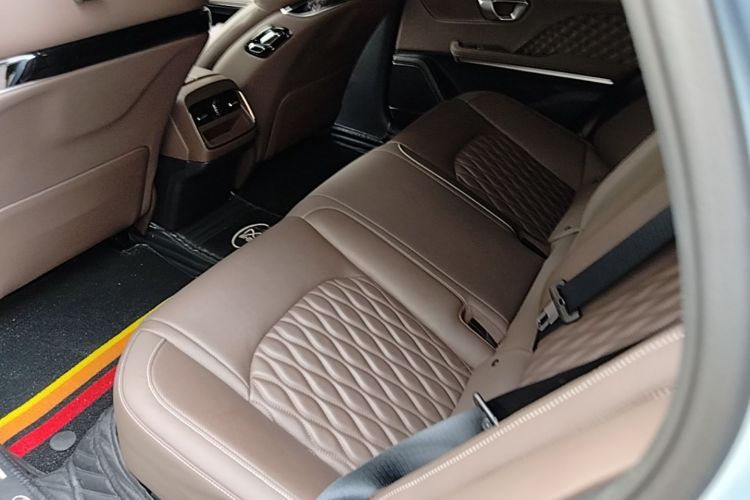 BYD Han 2023 car image #17