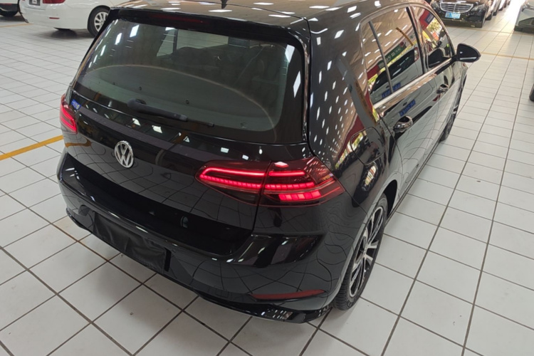Volkswagen Golf 2020 car image #7