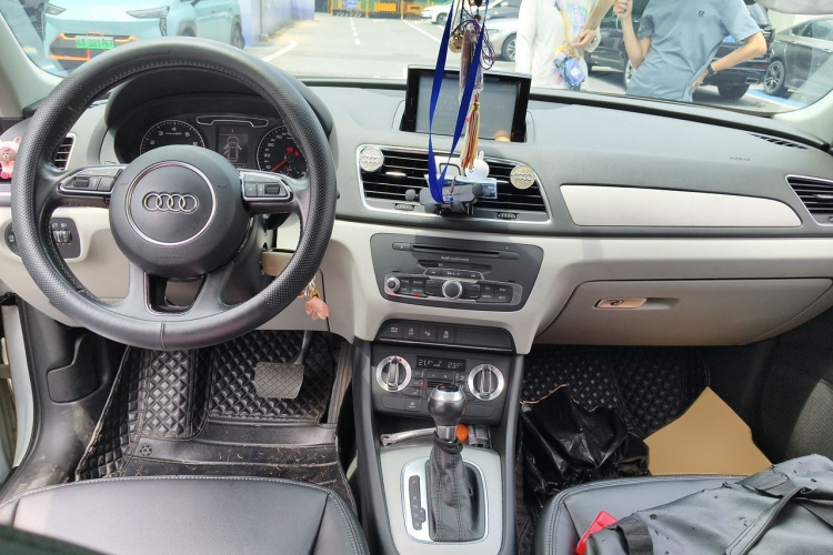 Audi Q3 2015 #12 Audi Q3 2015 car image #12