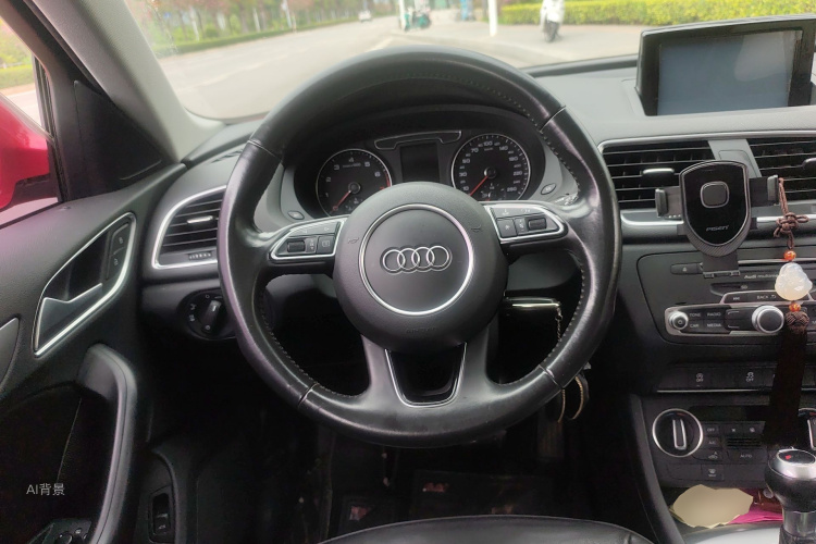 Audi Q3 2016 car image #12