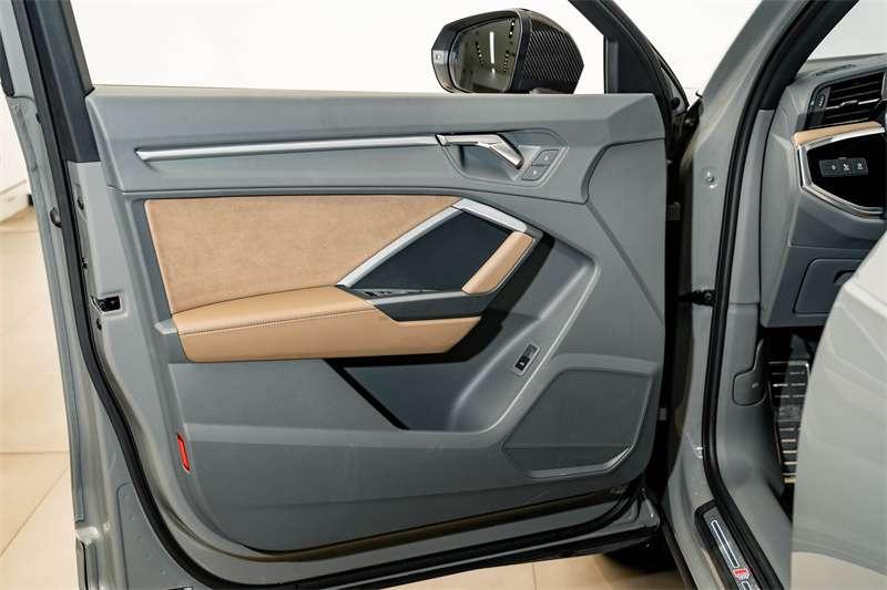 Audi Q3 2023 car image #12
