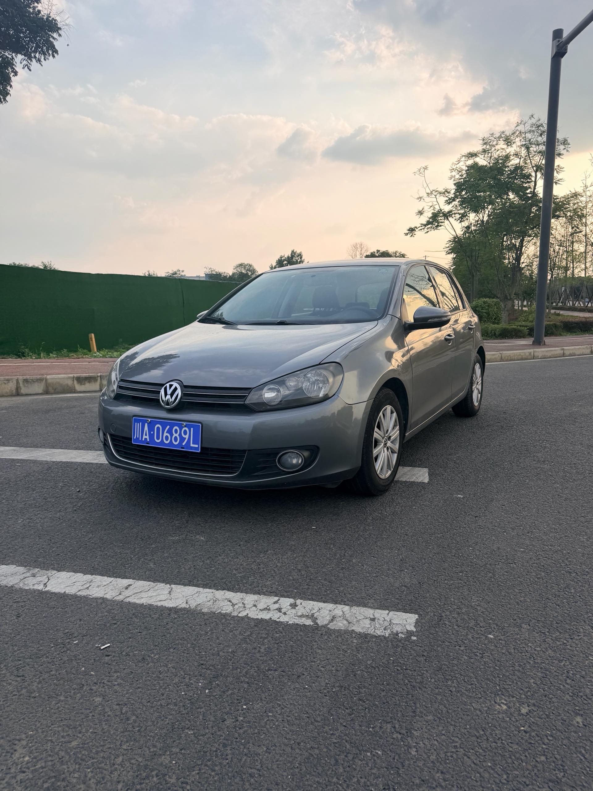 Volkswagen Golf 2011 car image 