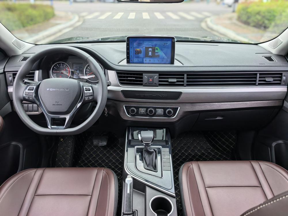 Forthing T5 2024 car image #10