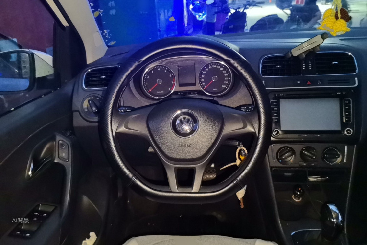 Volkswagen Polo 2015 car image #12