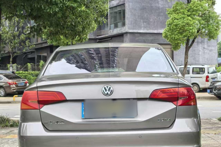 Volkswagen Bora 2016 car image #9