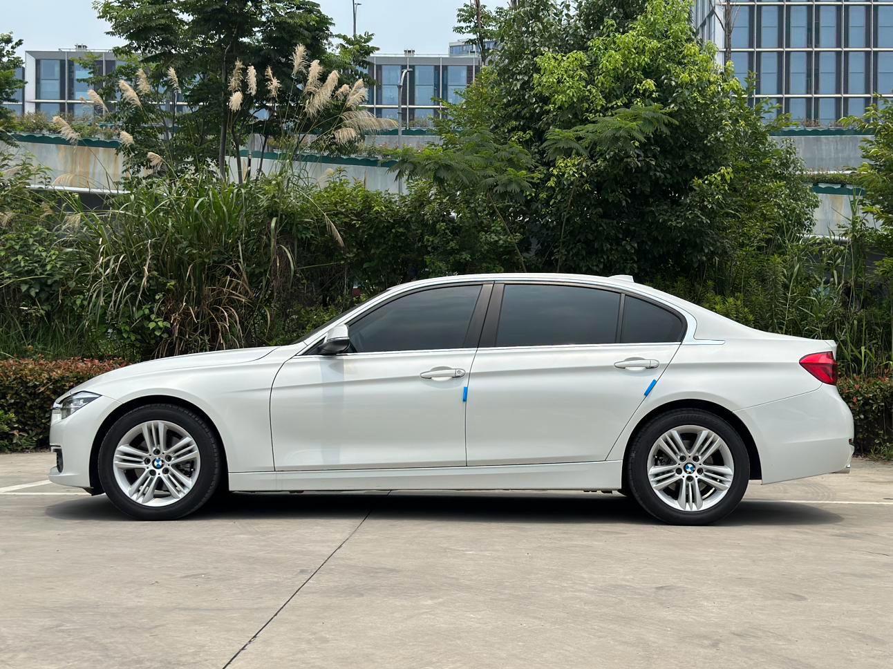 BMW 3 Series 2017 car image #19