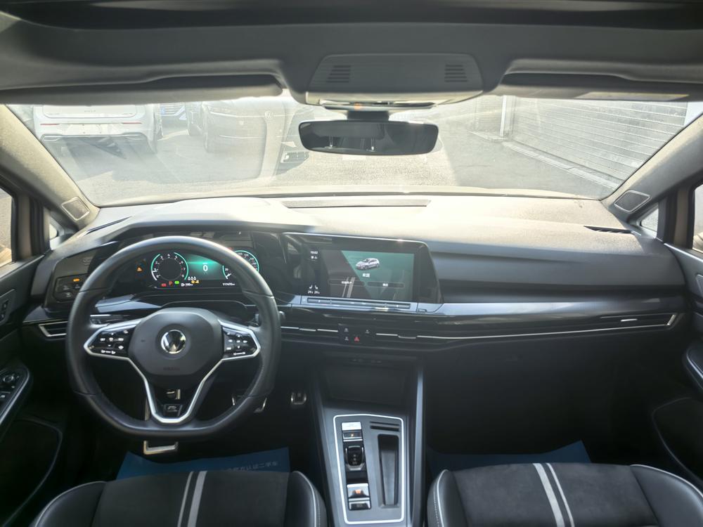 Volkswagen Golf 2021 car image #9