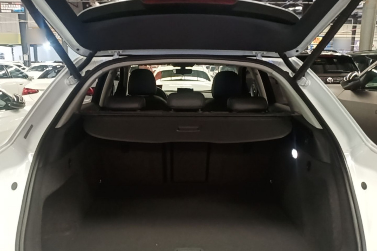Audi Q3 2018 car image #19