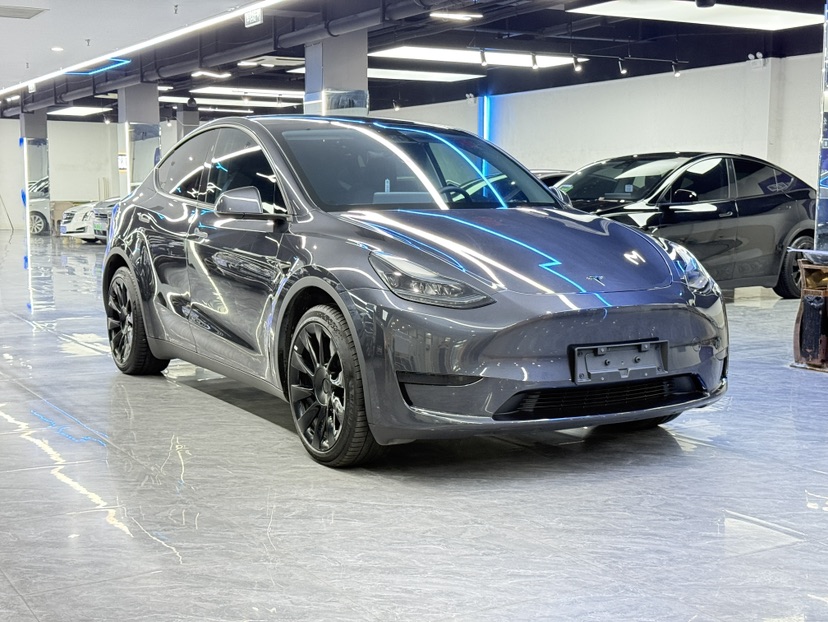Tesla Model Y 2025 #2 Tesla Model Y 2025 car image #2