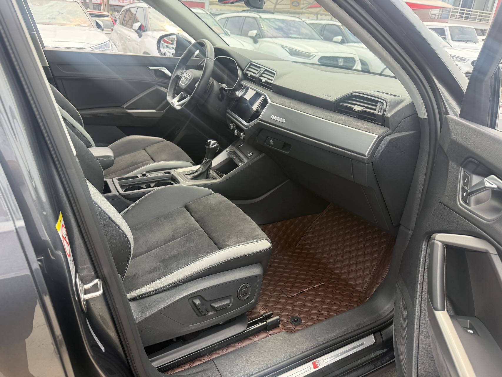 Audi Q3 2021 car image #6