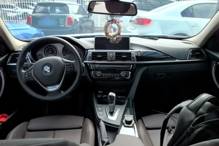 BMW 3 Series 2017 car image #11