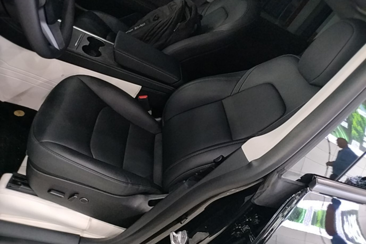 Tesla Model Y 2024 #15 Tesla Model Y 2024 car image #15