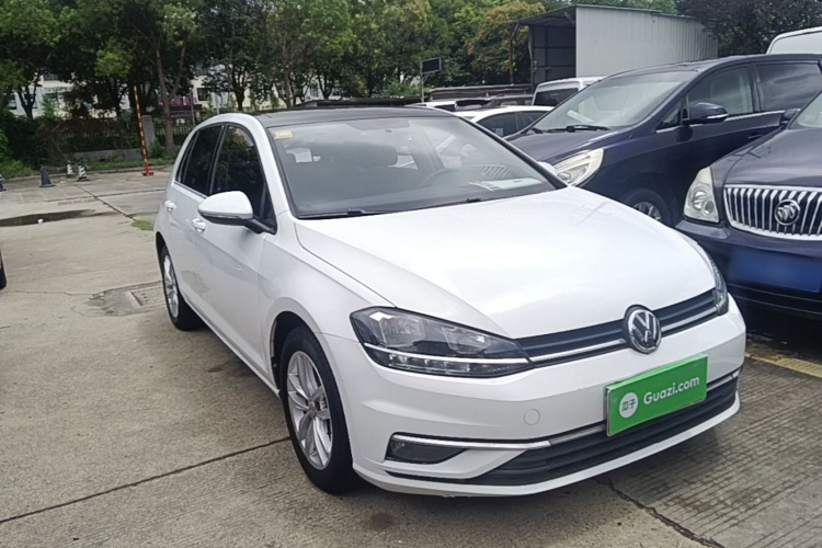 Volkswagen Golf 2018 car image #4
