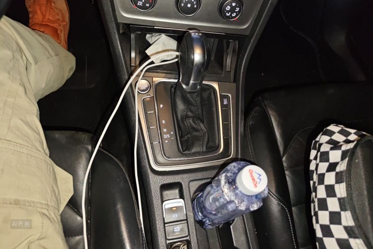 Volkswagen Golf 2015 car image #16