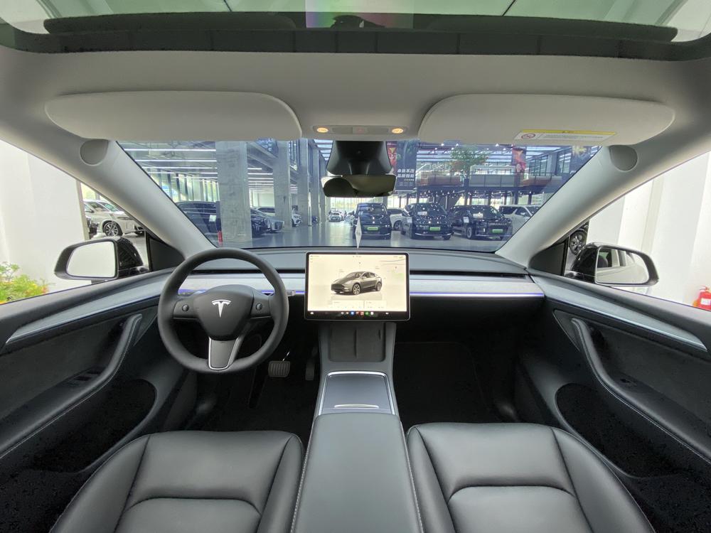 Tesla Model Y 2024 #18 Tesla Model Y 2024 car image #18
