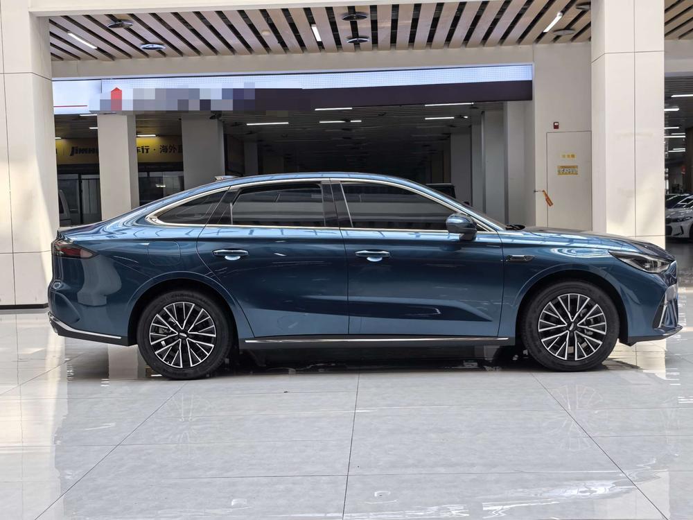 GEELY Emgrand 2025 car image #7