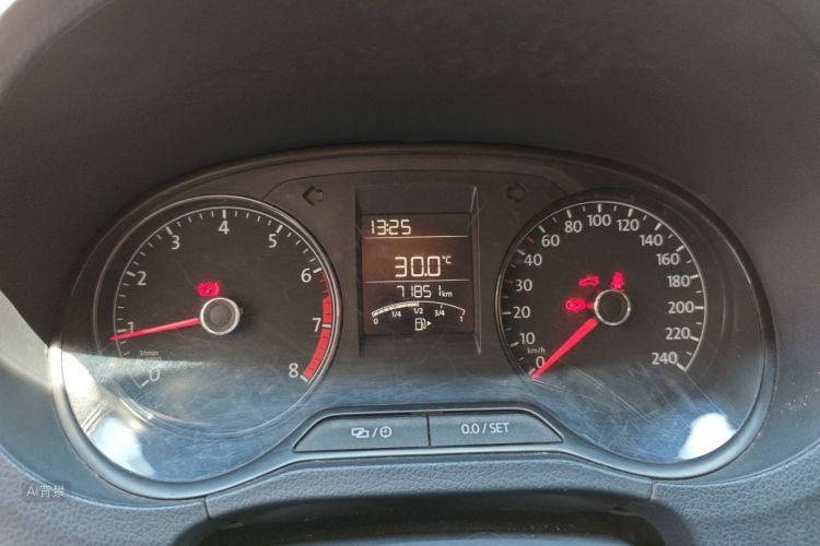 Volkswagen Polo 2017 car image #13