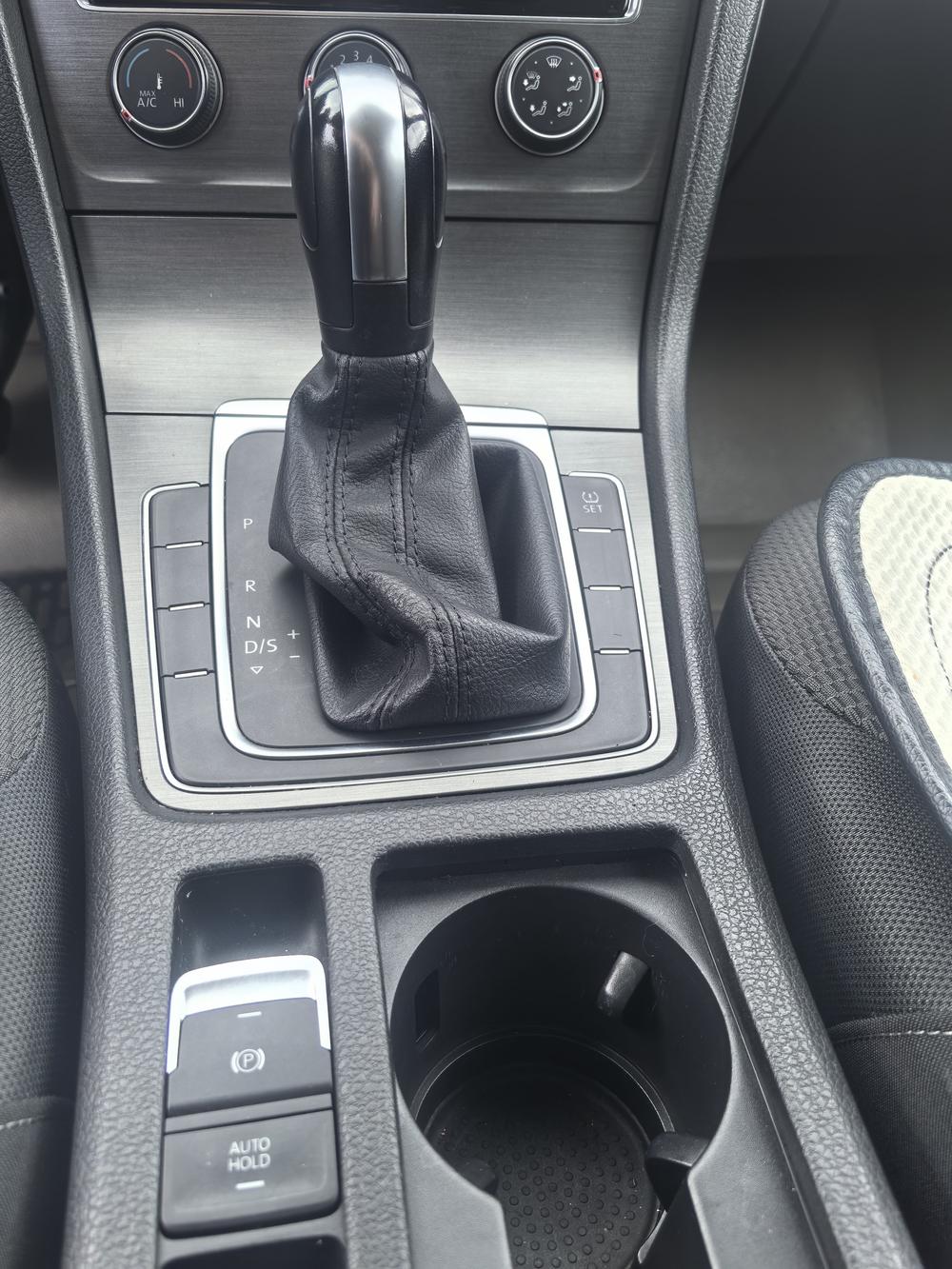 Volkswagen Golf 2014 car image #15