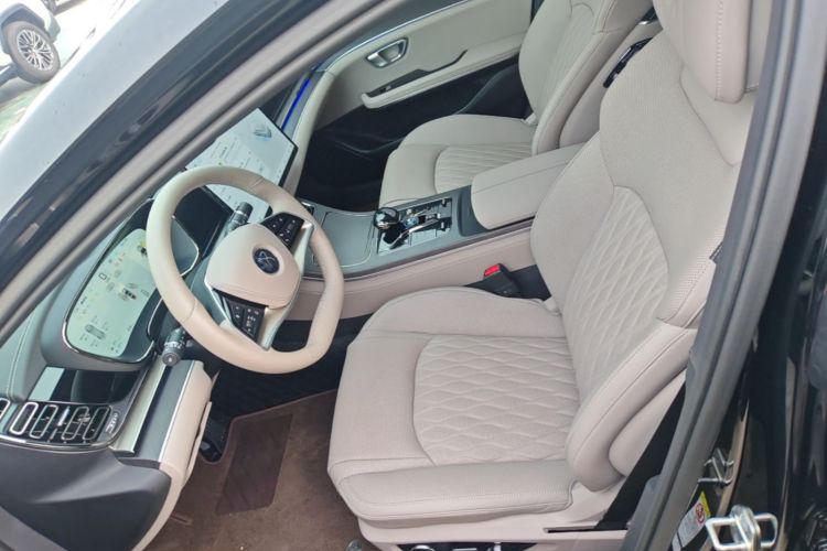 BYD Han 2025 car image #15