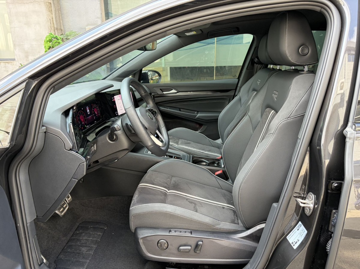 Volkswagen Golf 2023 immagine di auto #6