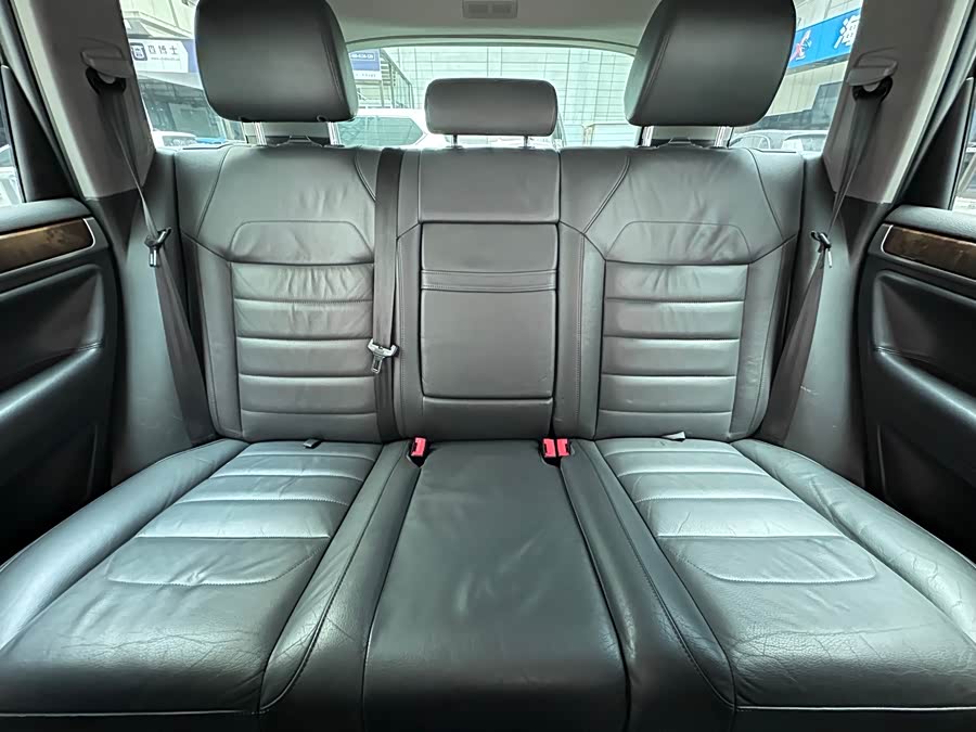 Volkswagen Touareg 2010 immagine di auto #29