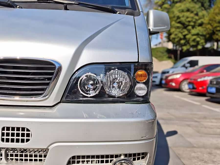 2013 car image #29