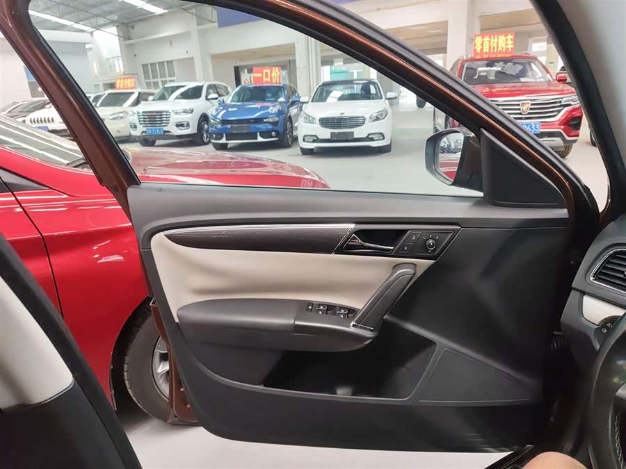 Volkswagen Cross Lavida 2017 immagine di auto #29