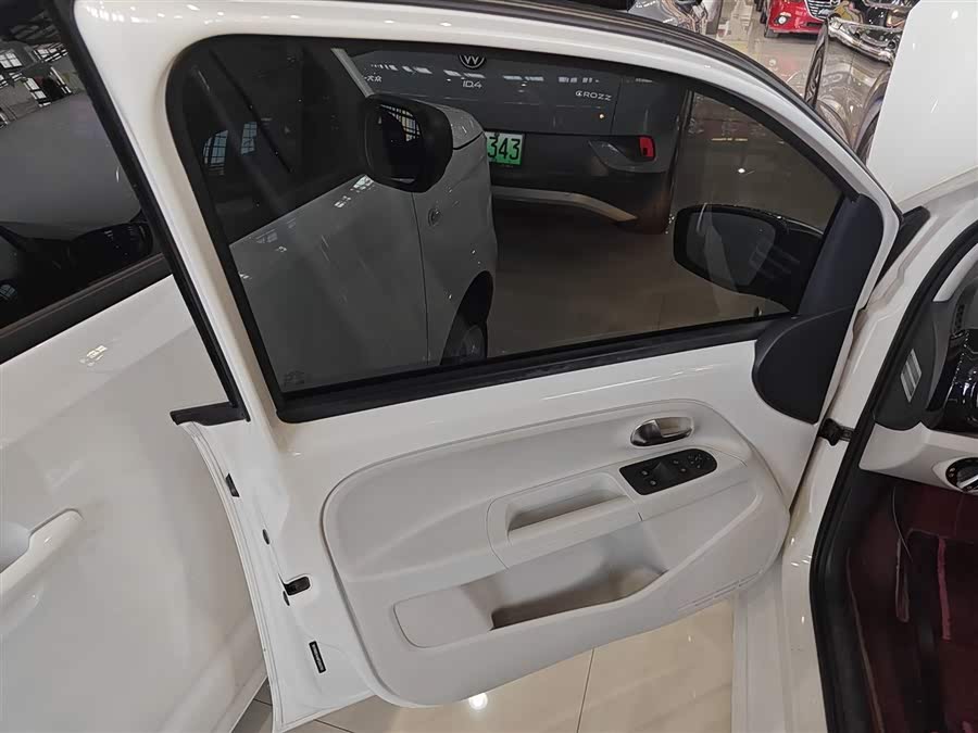 Volkswagen up! 2015 immagine di auto #29