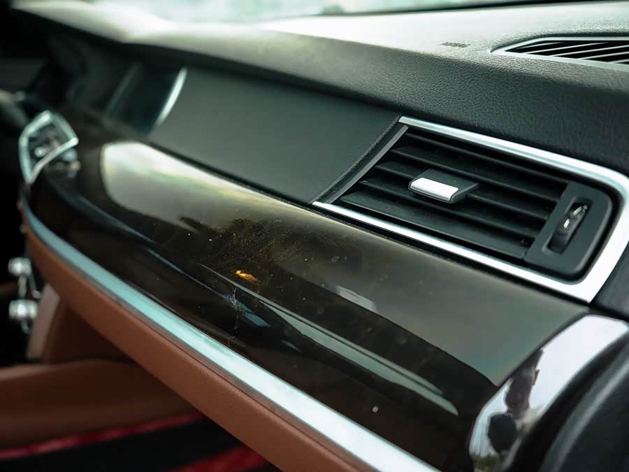 BMW 5 Series GT 2012 immagine di auto #29