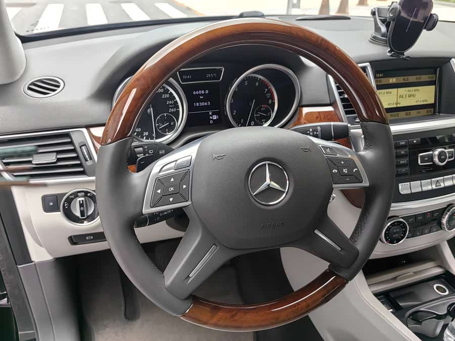 Mercedes-Benz M Class 2012 car image #29
