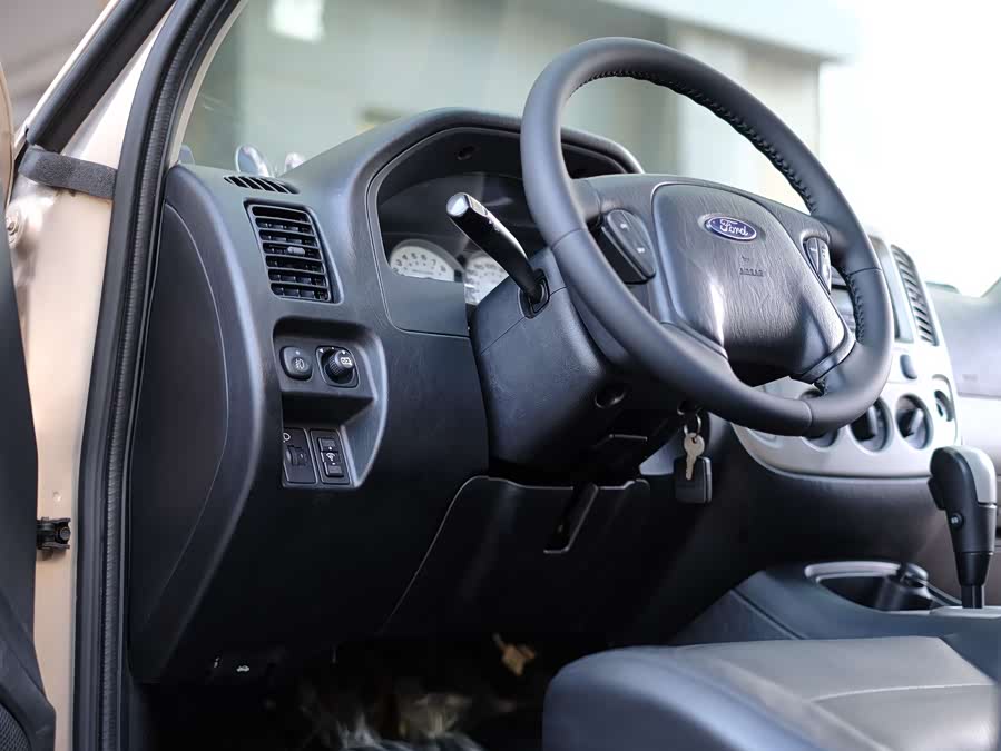 Ford Escape (Imported) 2007 immagine di auto #29