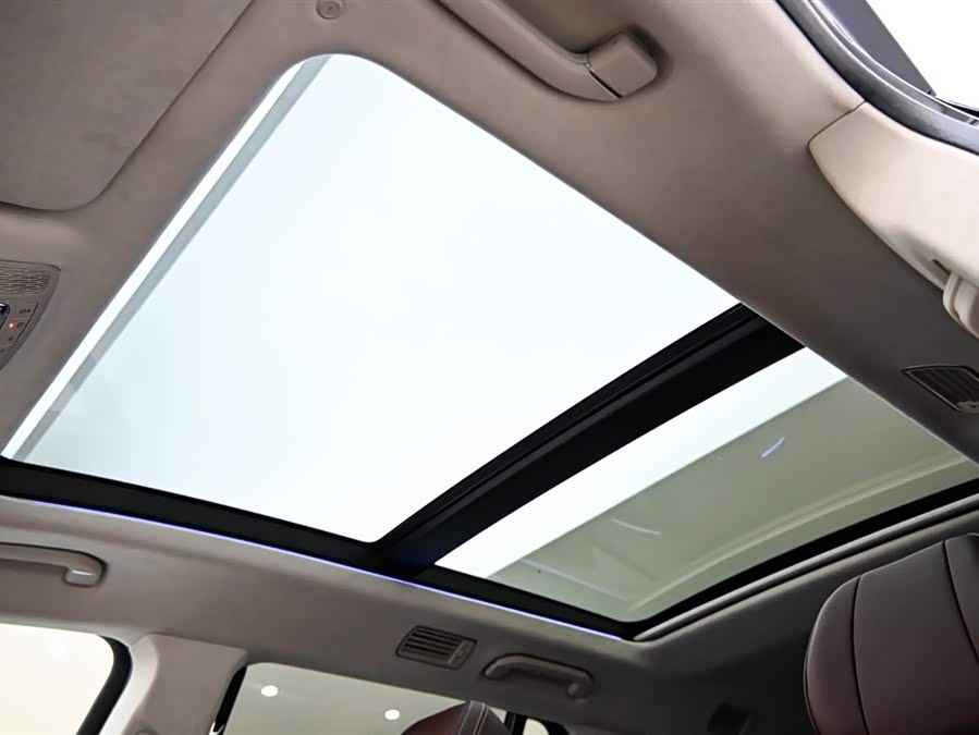 Mercedes-Benz Maybach GLS 2024 imagen de coche #29