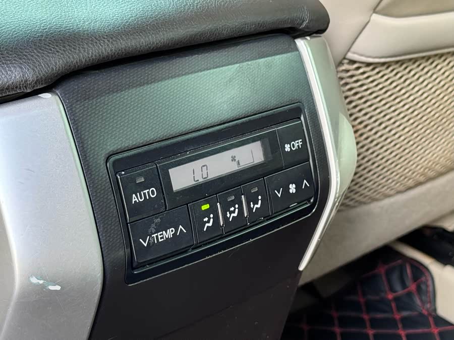 Toyota Land Cruiser Prado 2012 car image #29