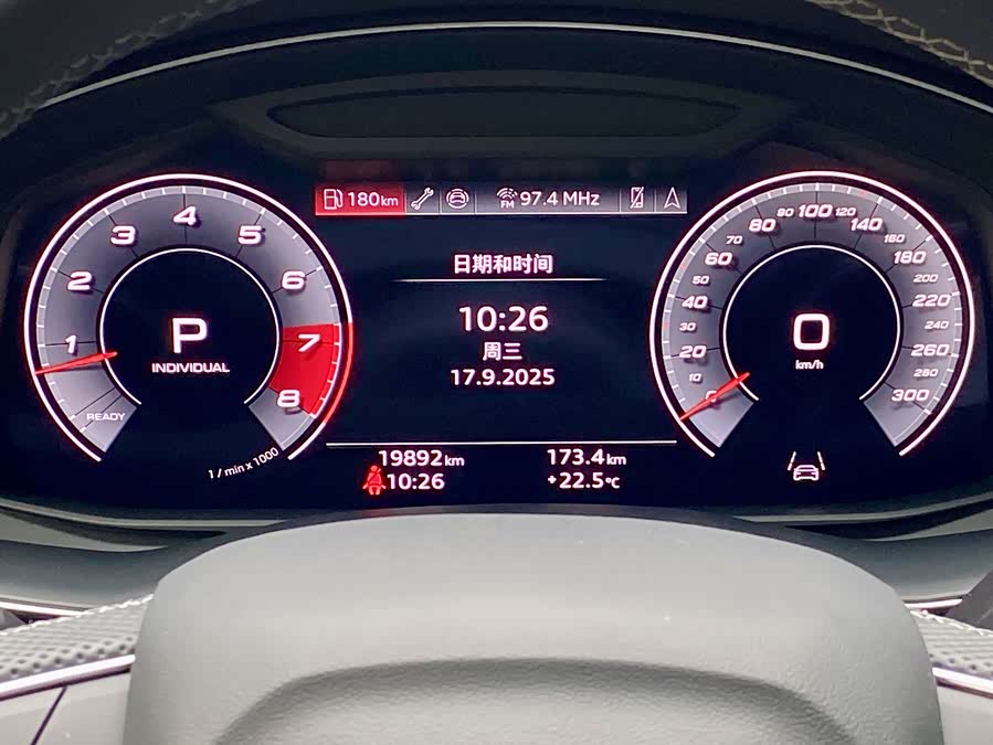 Audi SQ7 2025 car image #29