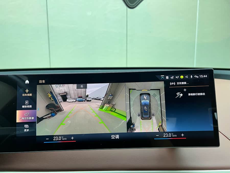 BMW iX M60 2023 car image #29