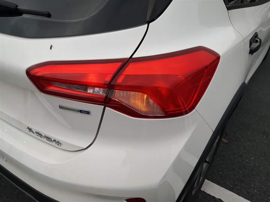 Ford Focus Active 2021 car image #29