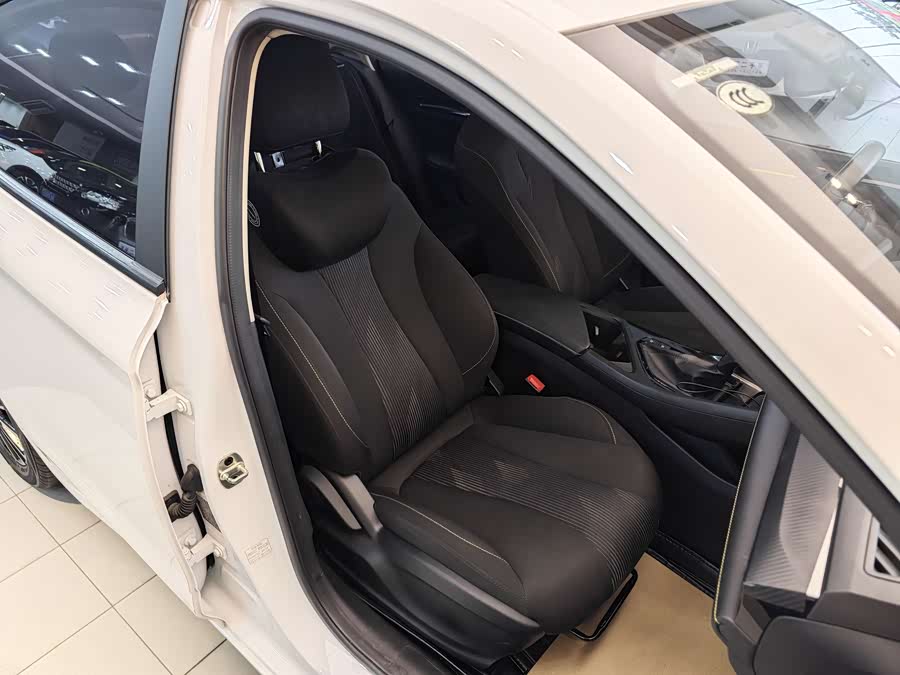 Roewe i5 2023 car image #29