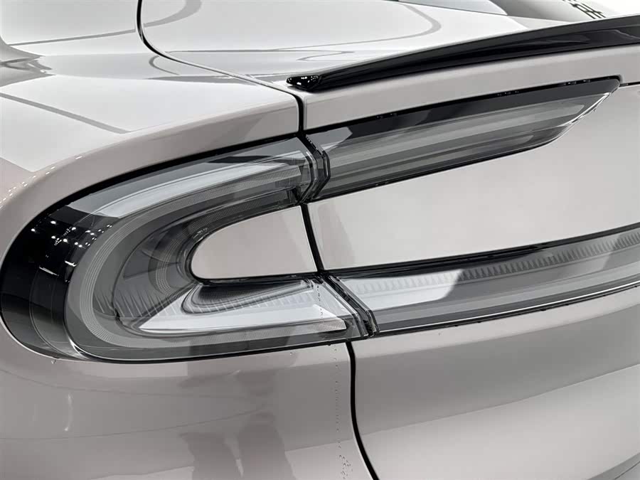 MI YU7 2025 immagine di auto #29