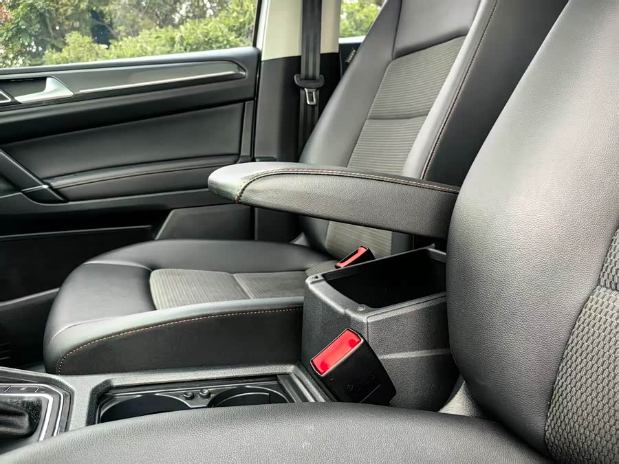 Volkswagen Golf Sportsvan 2018 image de voiture #29