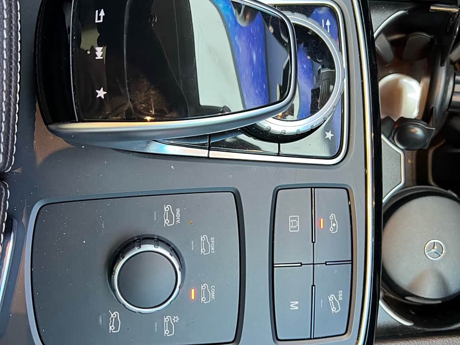 Mercedes-Benz GLS Class 2018 immagine di auto #29