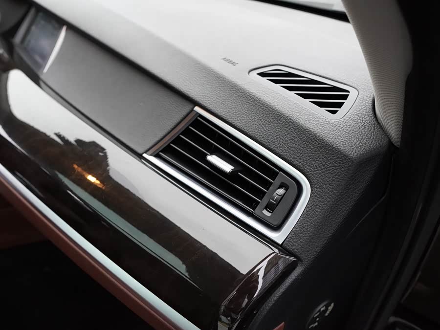 BMW 5 Series GT 2010 immagine di auto #29